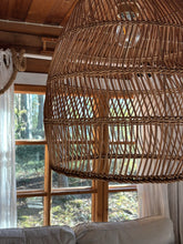 Lataa kuva Galleria-katseluun, Luonnonmateriaalista varjostin mökille
